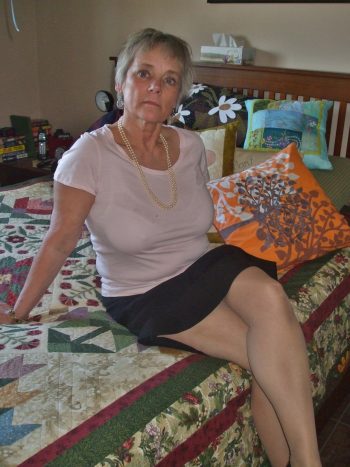 Rencontre coquine épicée à Saint-Étienne avec une séductrice mature, appelez pour des murmures torrides et du plaisir immédiat au téléphone rencontre-Cougar-Saint-Étienne